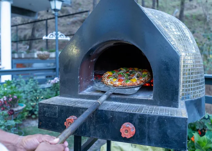 Stayvista At Floradale W Jacuzzi & Wood-Fire Pizza Kasauli