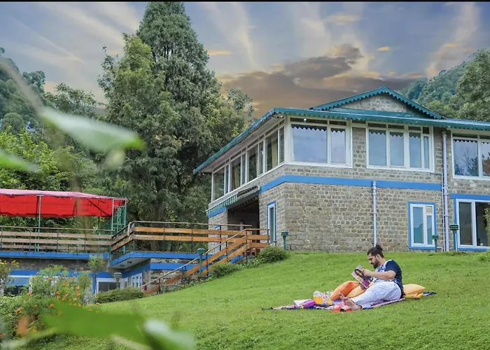 Saffronstays Kasauli Estate Royalty - 80-Year-Old 5Br Heritage Home With Lawns, Scenic Views & Bbq In Kasauli Hills